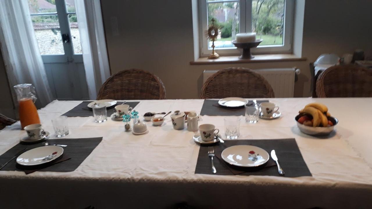 Le Vieux Presbytere Confracourt 外观 照片