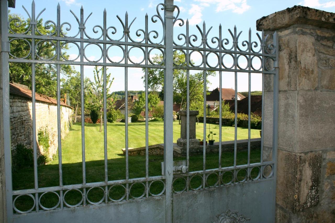 Le Vieux Presbytere Confracourt 外观 照片