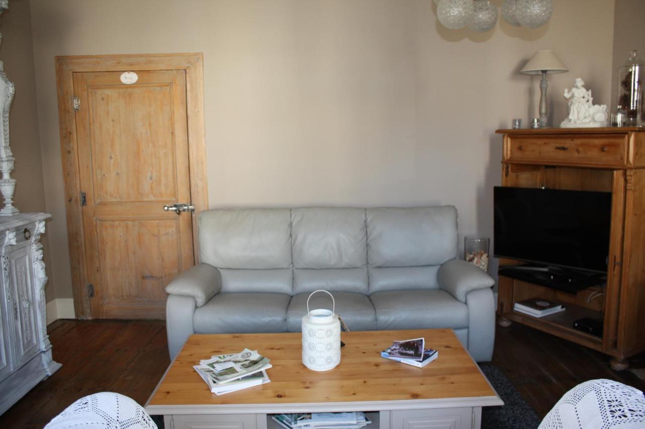 Le Vieux Presbytere Confracourt 外观 照片